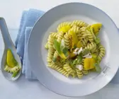 Scharfe Curry-Mango-Nudeln