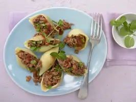 Gefüllte Muschelnudeln mit Hackfleisch