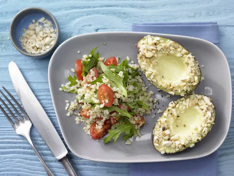 Avocado mit Mandelkruste