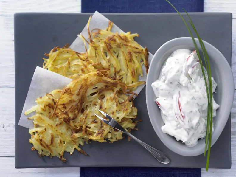 Kartoffelrösti mit Kräuterquark