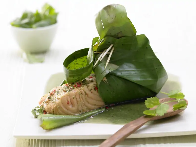 Lachs im Bananenblatt