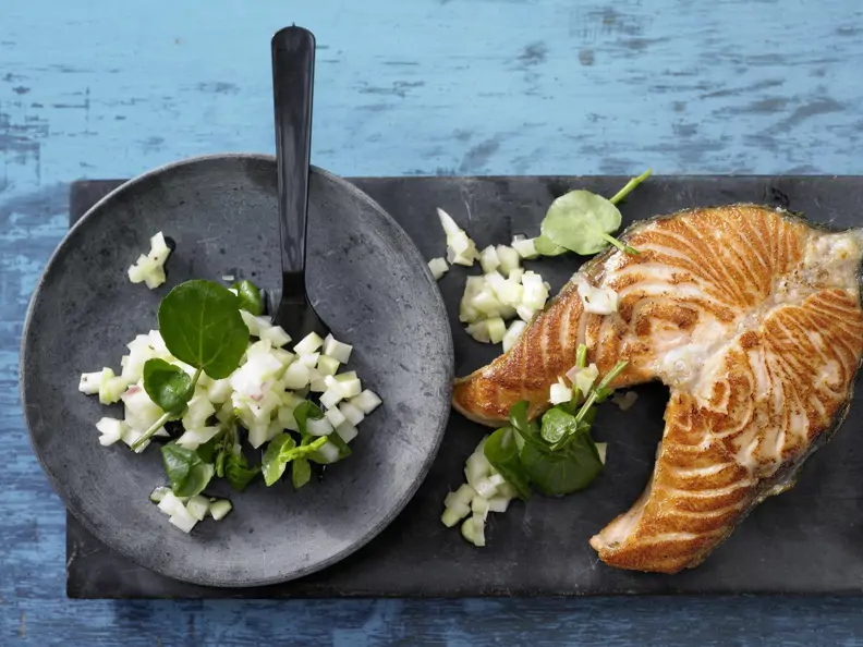 Lachskotelett auf Kohlrabi-Salat