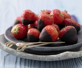 Schoko-Erdbeeren mit Kardamom
