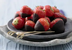 Schoko-Erdbeeren mit Kardamom
