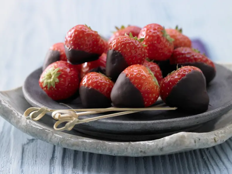 Schoko-Erdbeeren mit Kardamom