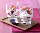 Pflaumen mit Zimt-Dickmilch