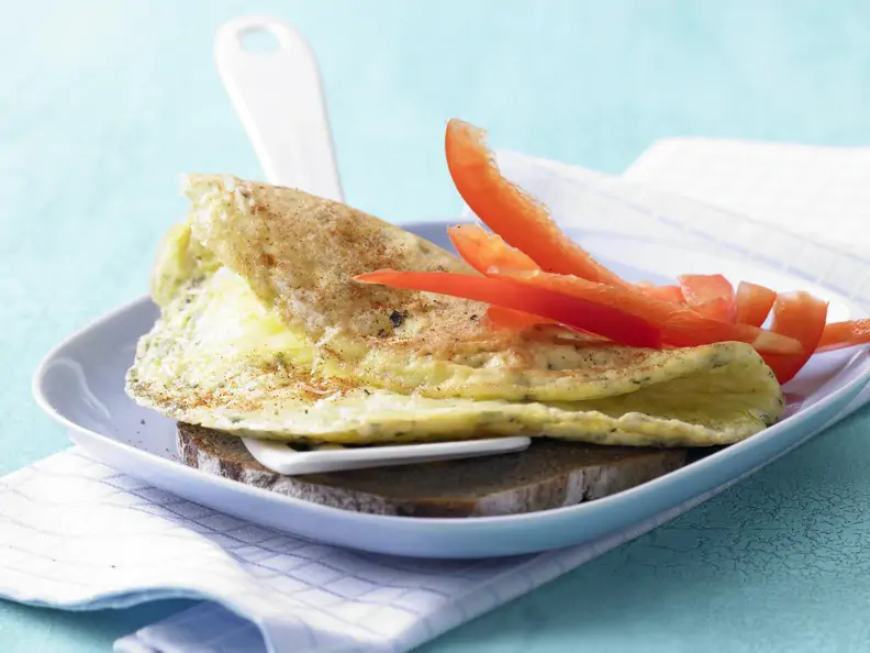 Käse-Omelett auf Vollkornbrot