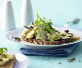 Kerniges Rührei auf Vollkornbrot – smarter