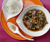 Asiatisches Entenragout mit Gemüse