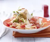 Tagliatelle und marinierter Lachs