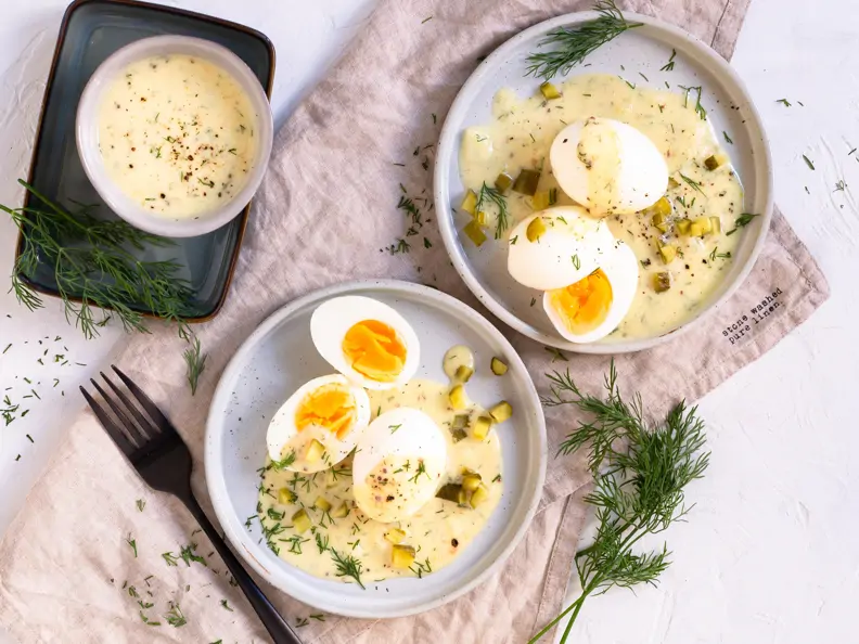 Eier in Senf-Dill-Sauce
