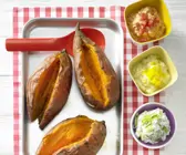 Ofenkartoffeln mit bunten Dips