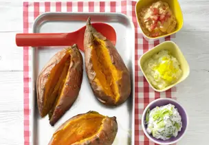 Ofenkartoffeln mit bunten Dips