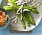 Grüner Spargel mit Hähnchenbrust