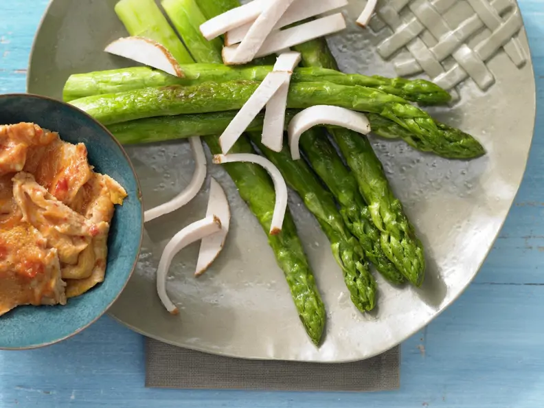 Grüner Spargel mit Hähnchenbrust