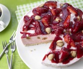 Marmorierte Erdbeertorte