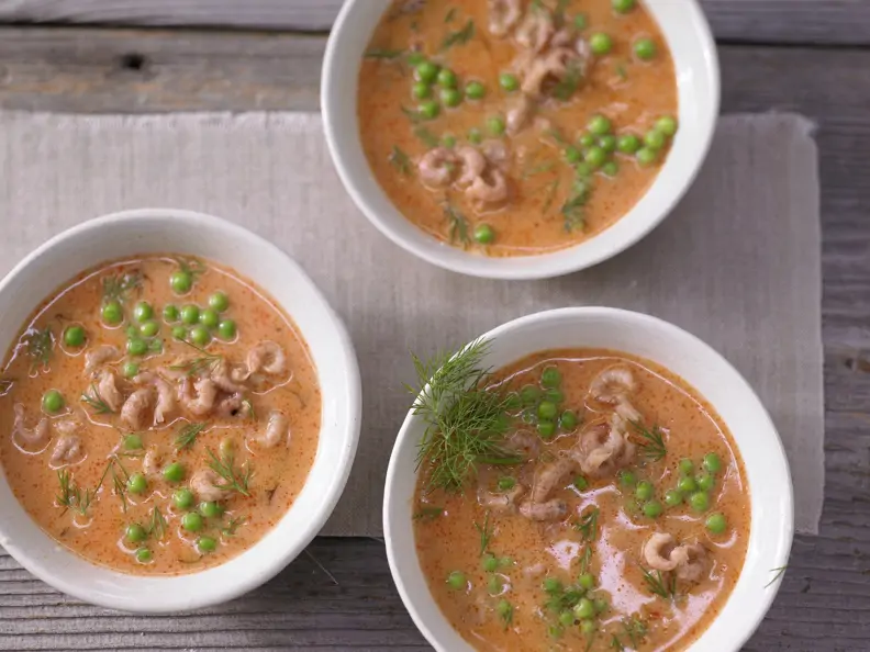 Krabbensuppe mit Erbsen