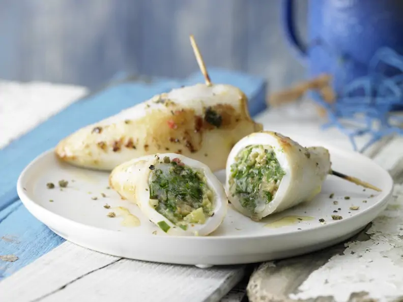 Gegrillte Tintenfischtuben mit Kräuterfüllung