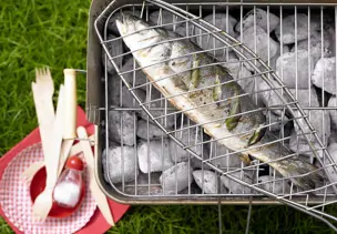 Gegrillter Wolfsbarsch mit frischem Lorbeer