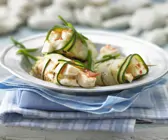 Gegrillte Zucchini-Röllchen mit Schafskäse