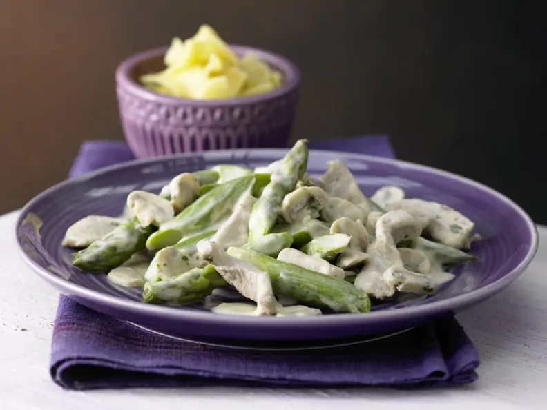 Schnitzelpanne mit Spargel