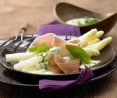 Spargel mit leichter Parmesan-Basilikum-Hollandaise