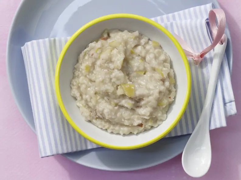 Apfel-Mandel-Brei mit Haferflocken