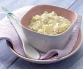 Apfelmus-Brei mit Haferflocken