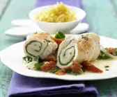 Putenrouladen auf Blattspinat