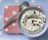Vanillepudding mit Schokoraspeln