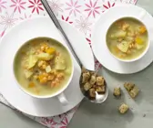 Linsenrahmsuppe mit Croûtons
