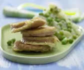 Wurstschnitzel mit grünem Püree