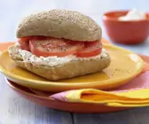 Herzhaftes Quark-Käse-Brötchen