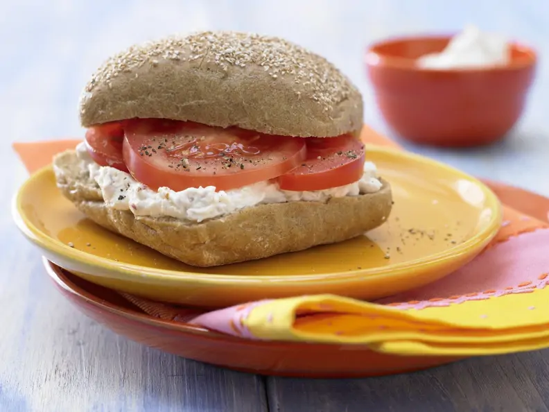 Herzhaftes Quark-Käse-Brötchen