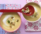Möhrensuppe mit Pfannkuchenwürfeln