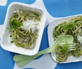 Blitznudeln mit grünem Pesto
