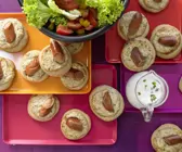 Hefeküchlein mit Salat