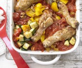 Hähnchenkeulen auf Tomatengemüse