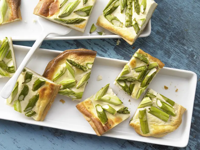 Blechkuchen mit Spargel