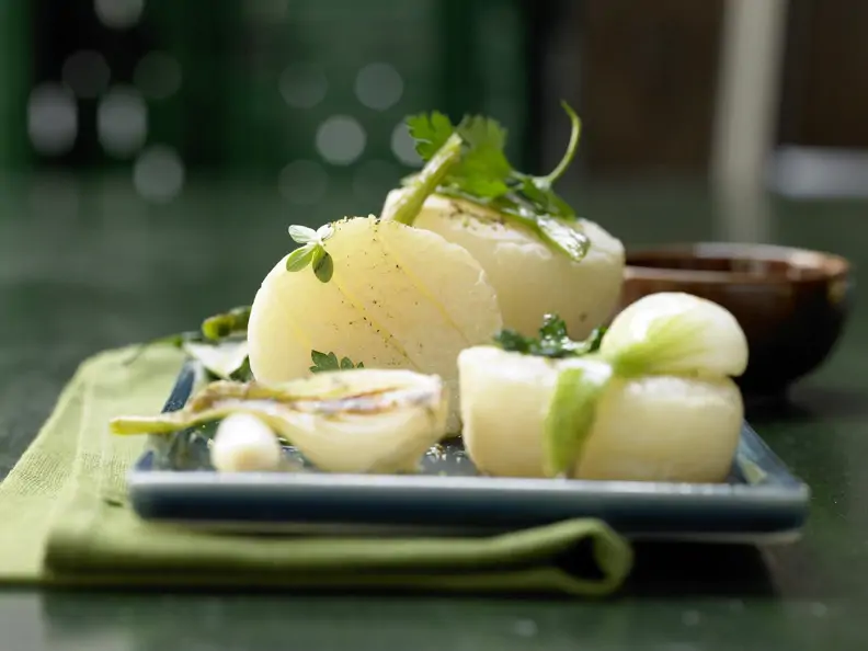 Harzer-Snack mit gebratenen Frühlingszwiebeln