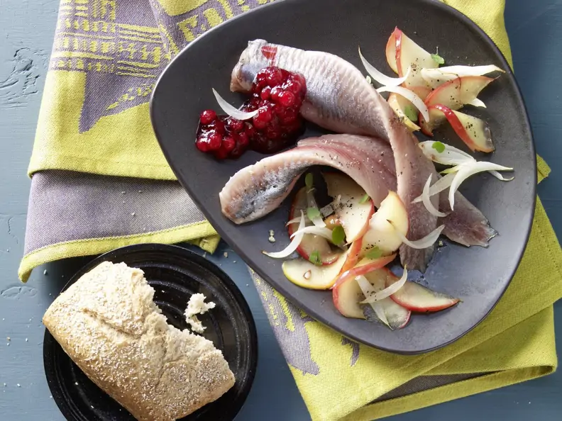 Matjes auf Apfel-Zwiebel-Gemüse