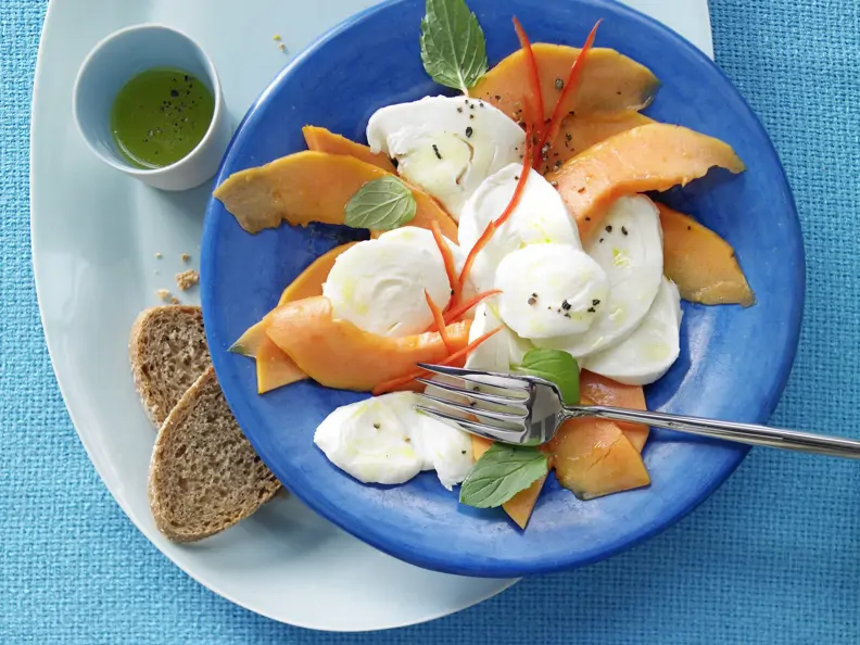 Papaya-Mozzarella-Carpaccio