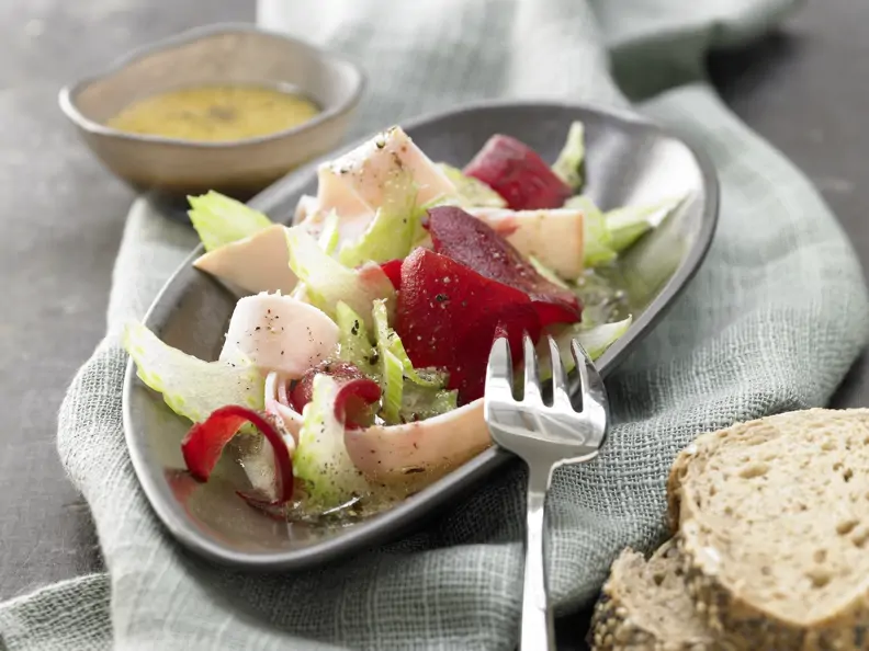 Rote-Bete-Salat mit Putenbrust