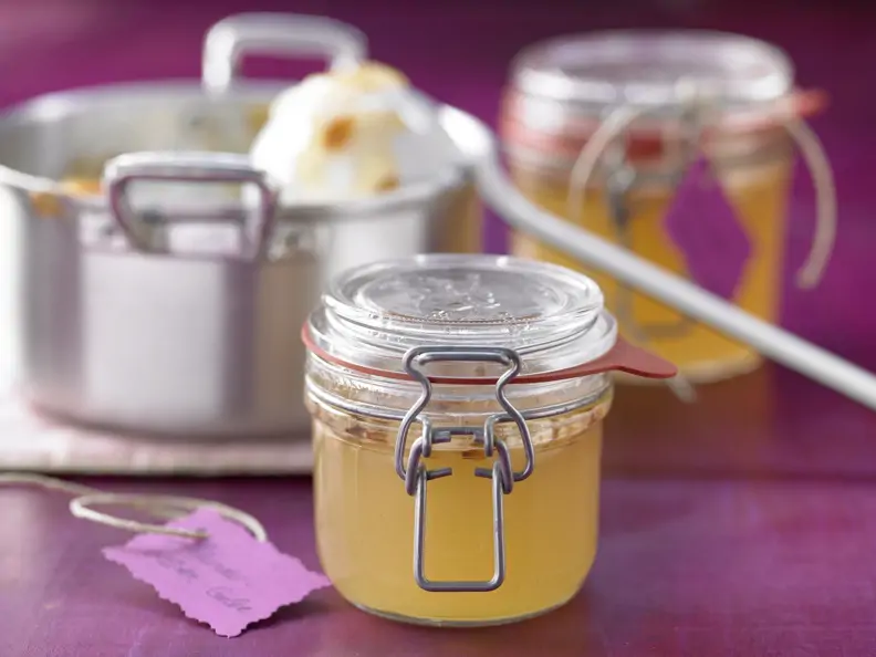 Holunderblüten-Gelee mit Mandelblättchen