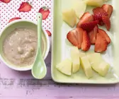 Ananas-Erdbeer-Teller mit Nuss-Dip