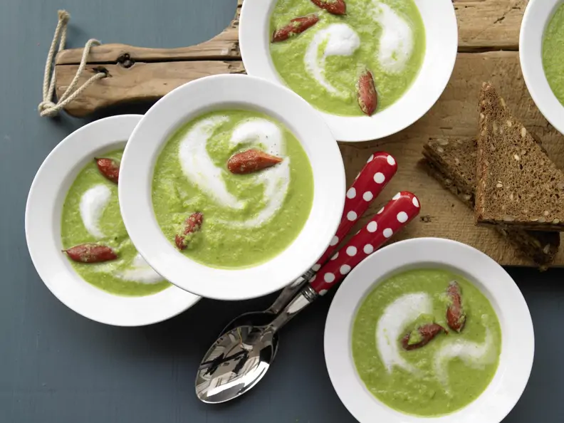 Erbsensuppe mit Mini-Cabanossi