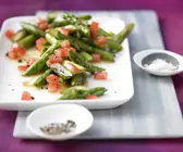 Lauwarmer Spargel-Tomaten-Salat