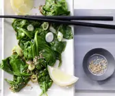 Spinatsalat mit Sesam