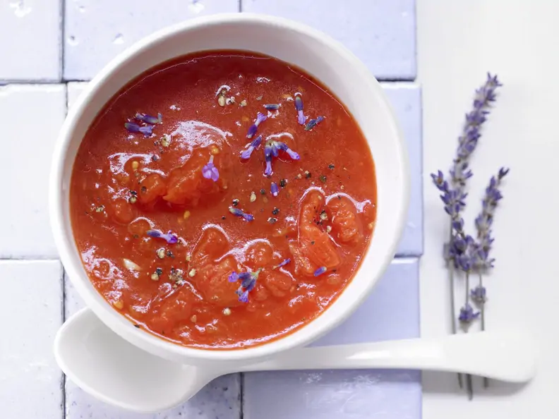 Tomatensuppe mit Lavendel