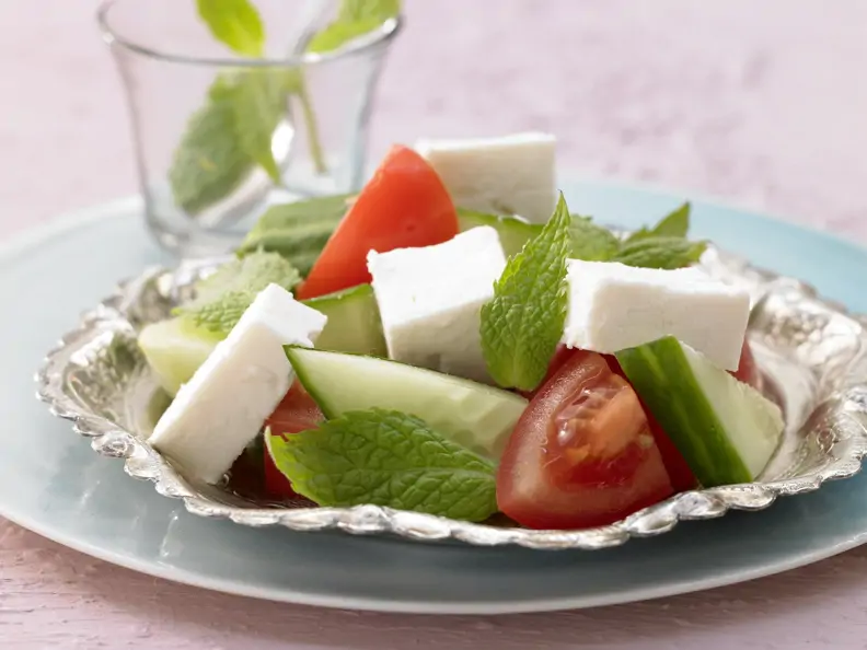 Schafskäse mit Gemüse